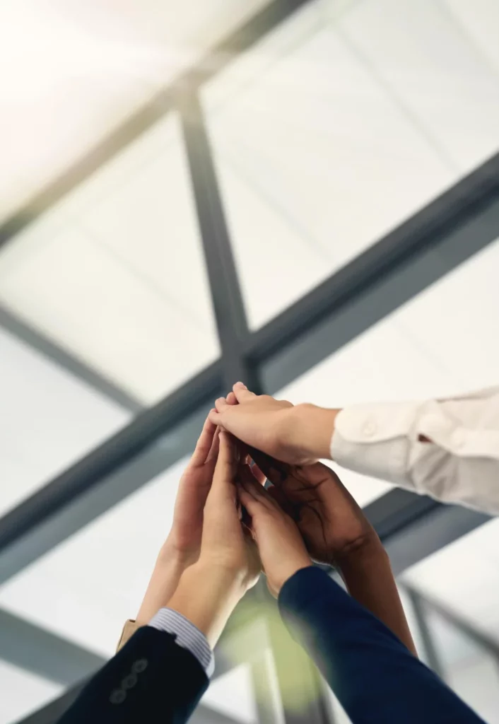 La historia de la firma dando servicios jurídicos y de auditoria